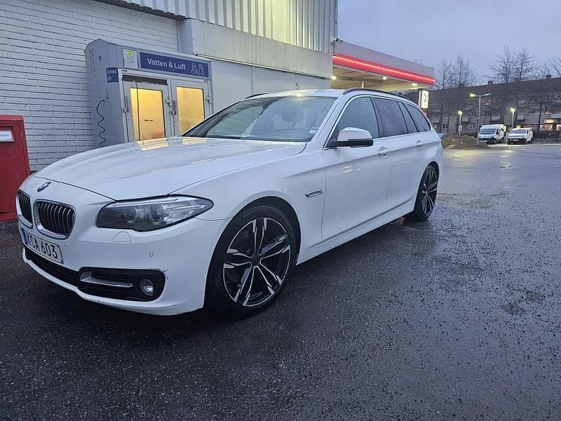 Vit Begagnad 2016 BMW 520 Kombi | 118 000 kr (Marknadspris) - Bild 1/3