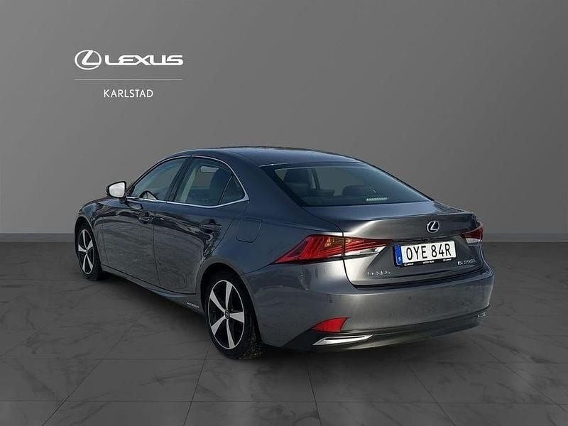 Begagnad Lexus IS300h 226 HK (166 kW) 2019 Grå