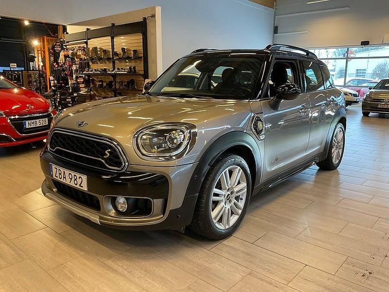 Grå Begagnad 2017 Mini Cooper Countryman Salt SUV | 198 000 kr (Marknadspris) - Bild 1/4