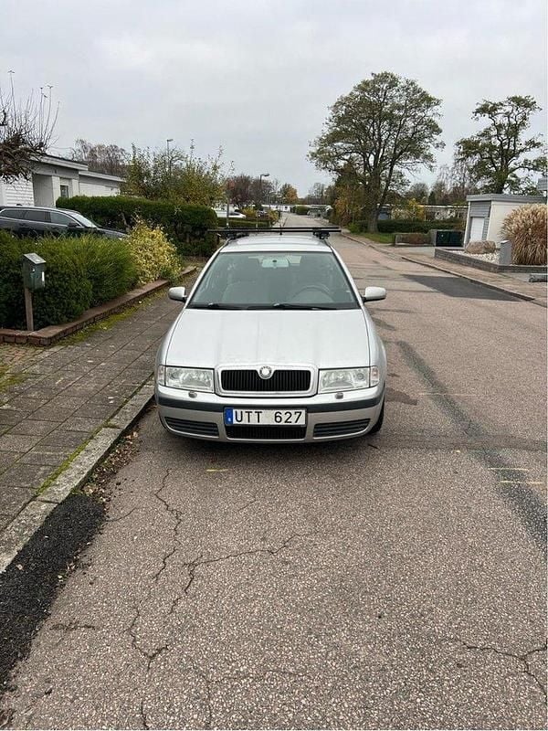Silver Begagnad 2004 Skoda Octavia Tour Kombi | 27 000 kr (Marknadspris) - Bild 1/4