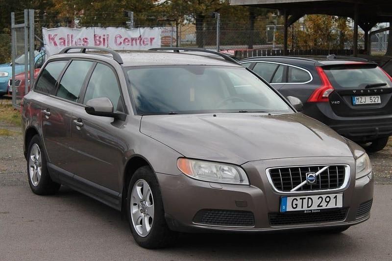 Grå Begagnad 2008 Volvo V70 Kinetic Kombi | 39 899 kr (Marknadspris) - Bild 1/4