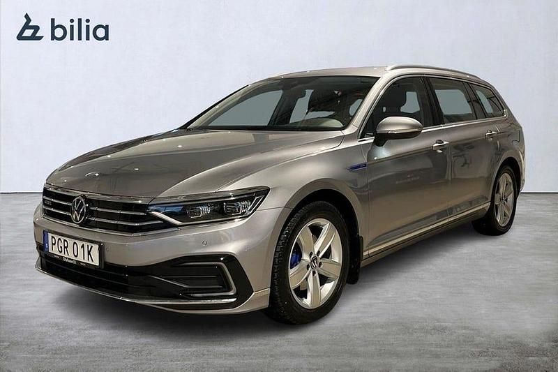 Begagnad VW Passat GTE 220 HK (161 kW) 2023 Silver Kombi