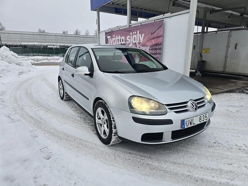 Begagnad VW Golf V 102 HK (75 kW) 2004 Halvkombi