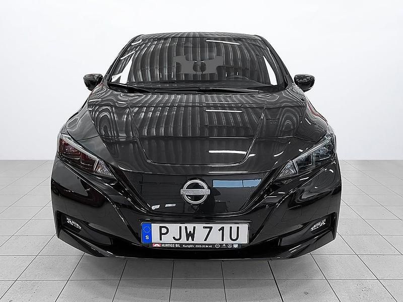 Begagnad Nissan Leaf N-Connecta 110 kW (150 HK) 2022 Svart Halvkombi