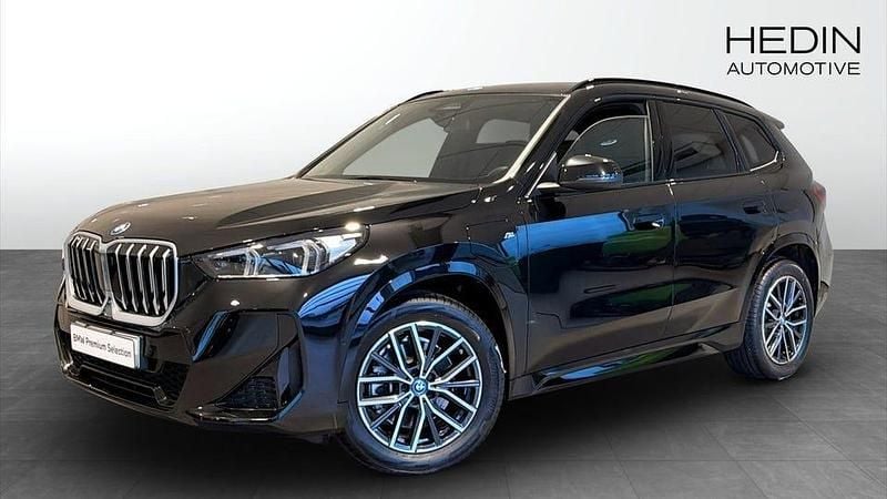 Svart Begagnad 2025 BMW X1 M Sport SUV | 528 700 kr - Bild 1/4