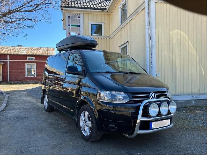 Svart Begagnad 2015 VW Multivan Comfortline Van | 165 000 kr (Marknadspris) - Bild 1/4