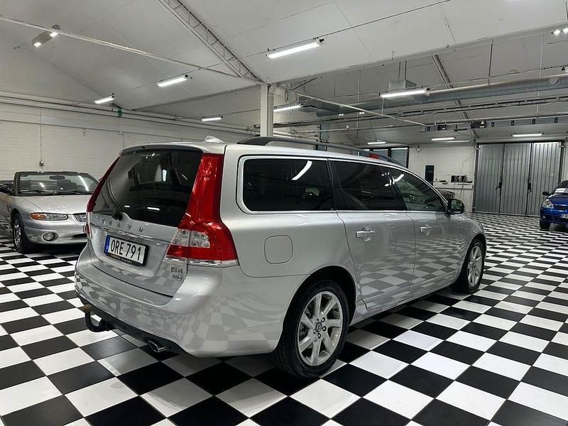 Begagnad Volvo V70 Momentum 181 HK (133 kW) 2014 Silver Kombi