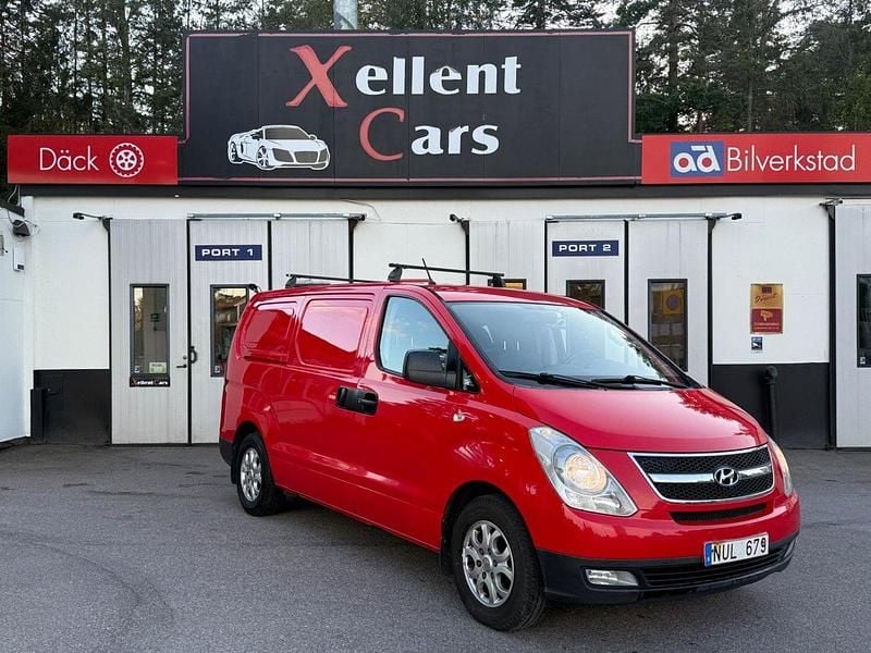 Begagnad Hyundai H-1 170 HK (125 kW) 2012 Röd Minibuss