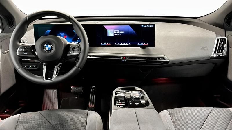 Begagnad BMW iX Comfort Edition 400 kW (544 HK) 2025 Blå (blue) SUV