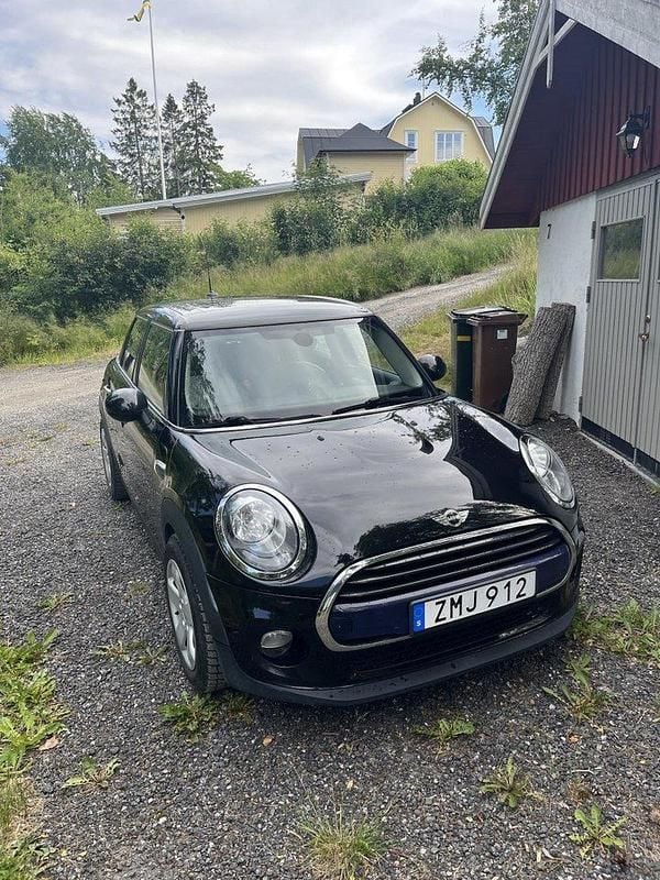 Svart Begagnad 2016 Mini Cooper D Halvkombi | 128 000 kr (Marknadspris) - Bild 1/4
