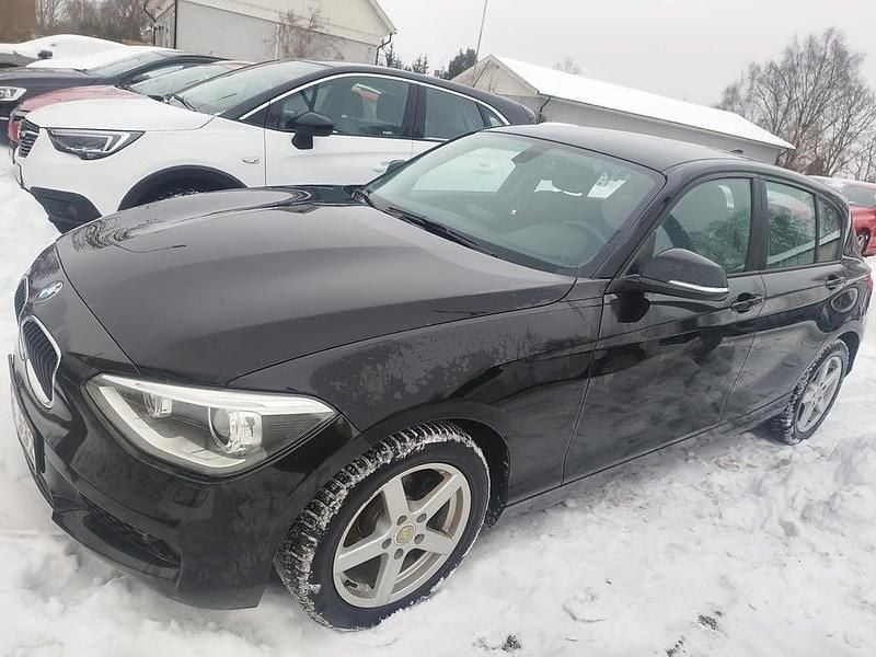 Begagnad BMW 116 116 HK (85 kW) 2013 Svart Halvkombi