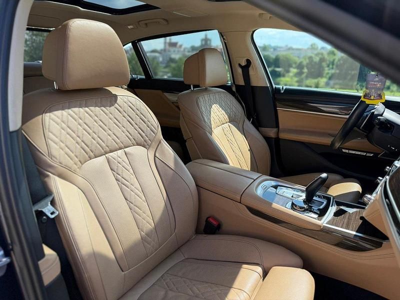 Begagnad BMW 750L 450 HK (330 kW) 2017 Grå Sedan