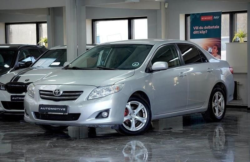 Begagnad Toyota Corolla 124 HK (91 kW) 2008 Silver Sedan