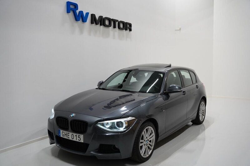 Grå Begagnad 2014 BMW 118 M Sport Halvkombi | 124 900 kr (Lite dyr) - Bild 1/4