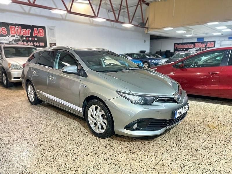 Begagnad Toyota Auris Touring Sports Active 136 HK (100 kW) 2017 Grå Kombi