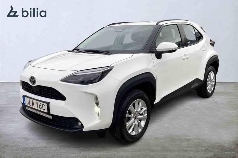 Vit Begagnad 2024 Toyota Yaris Cross SUV | 299 900 kr - Bild 1/1