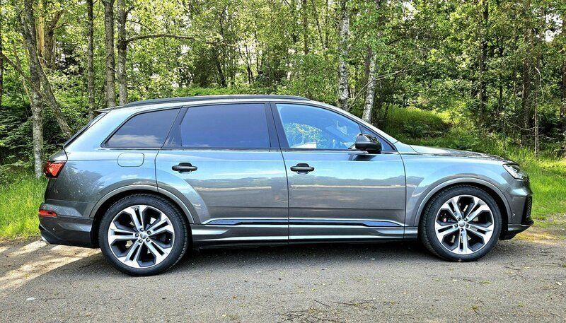 Grå Begagnad 2020 Audi SQ7 SUV | 685 000 kr (Marknadspris) - Bild 1/4
