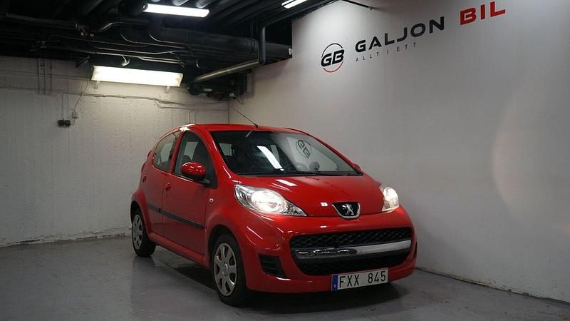Röd Begagnad 2010 Peugeot 107 Halvkombi | 25 900 kr (Marknadspris) - Bild 1/4