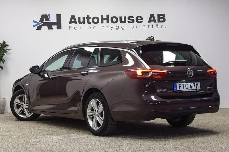 Begagnad Opel Insignia 140 HK (102 kW) 2017 Mörkbrun Kombi