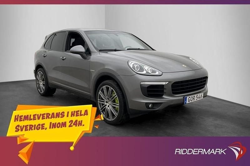 Mgrå Begagnad 2015 Porsche Cayenne S E-Hybrid SUV | 364 900 kr - Bild 1/3