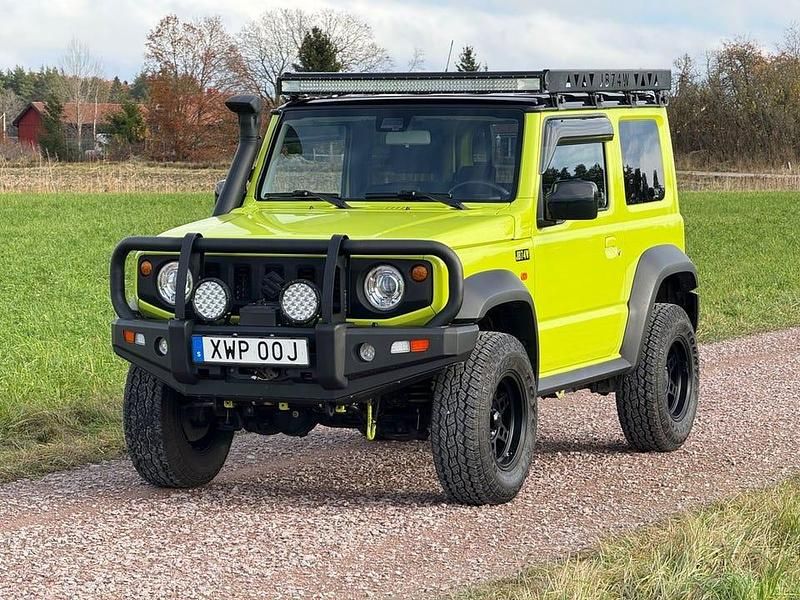 Begagnad Suzuki Jimny 102 HK (75 kW) 2019 Gul SUV