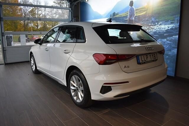 Begagnad Audi A3 Proline 150 HK (110 kW) 2023 Ibisvit Sedan