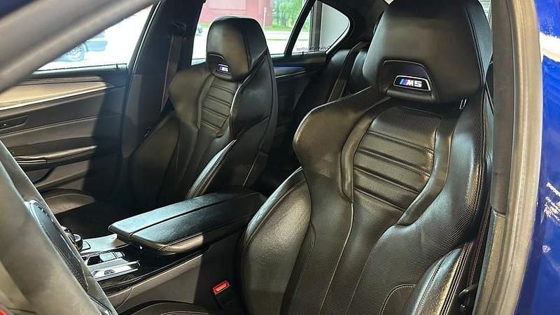 Begagnad BMW M5 Performance 600 HK (441 kW) 2018 Blå Sedan