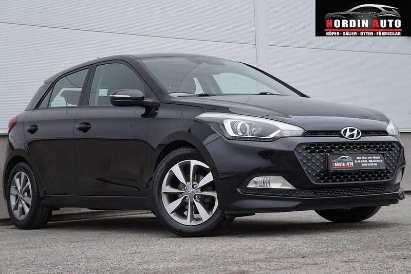 Svart Begagnad 2014 Hyundai i20 Halvkombi | 74 900 kr (Dyr) - Bild 1/4