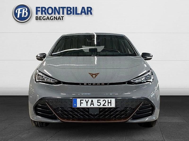 Begagnad Cupra Born e-Boost 169 kW (231 HK) 2023 Grå Halvkombi