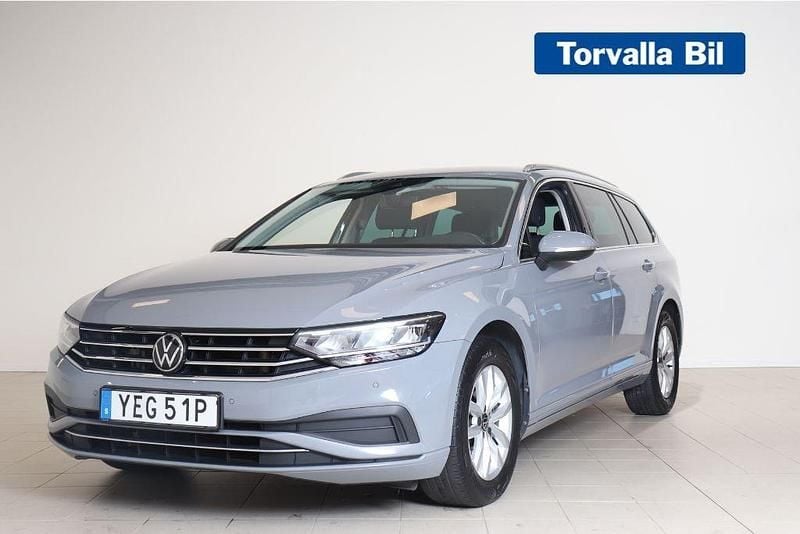 Grå Begagnad 2022 VW Passat Kombi | 264 900 kr (Bra pris) - Bild 1/4
