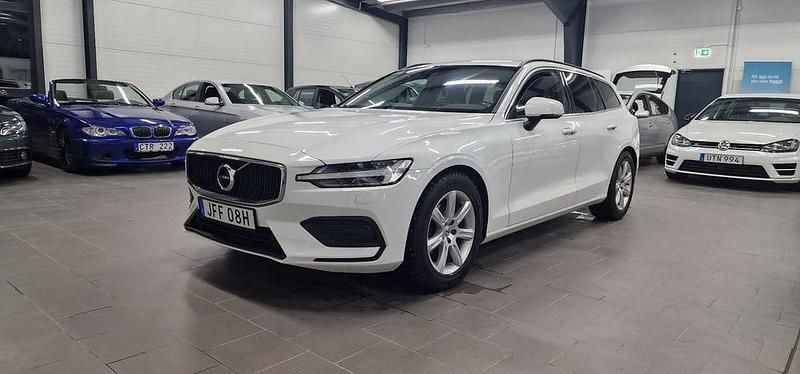 Begagnad Volvo V60 197 HK (144 kW) 2022 Vit Kombi