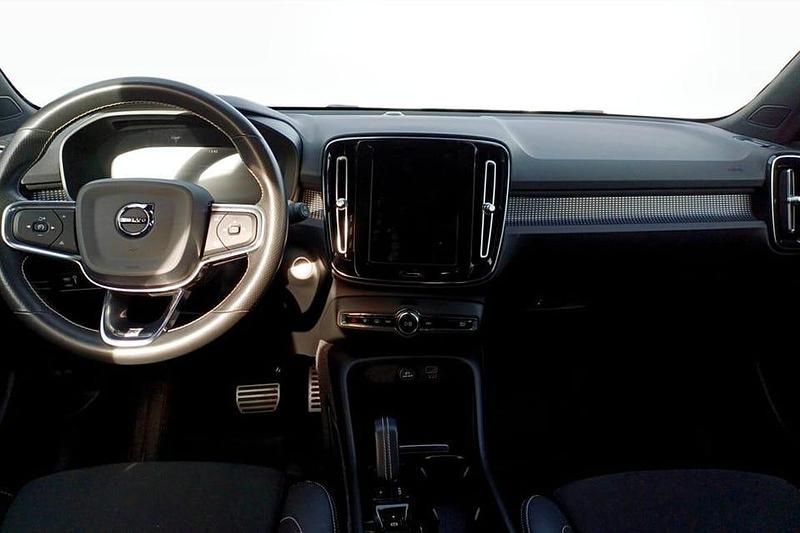 Begagnad Volvo XC40 R-Design 192 HK (141 kW) 2020 Vit SUV