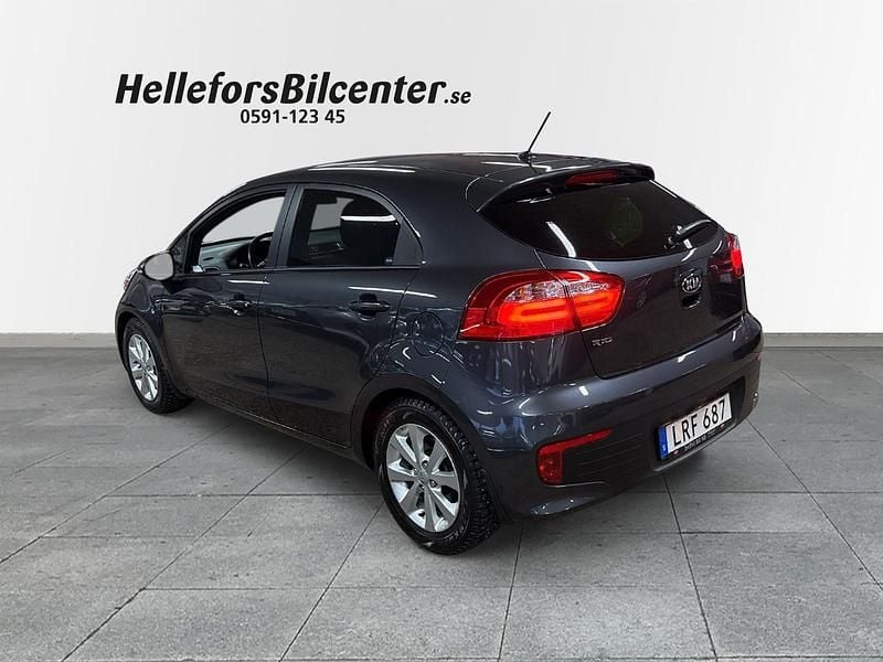Begagnad Kia Rio Comfort 111 HK (81 kW) 2015 Grå Halvkombi