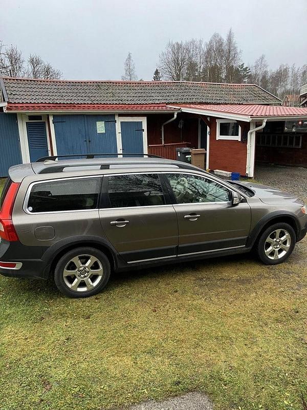 Grå Begagnad 2008 Volvo XC70 Summum Kombi | 55 000 kr (Marknadspris) - Bild 1/4