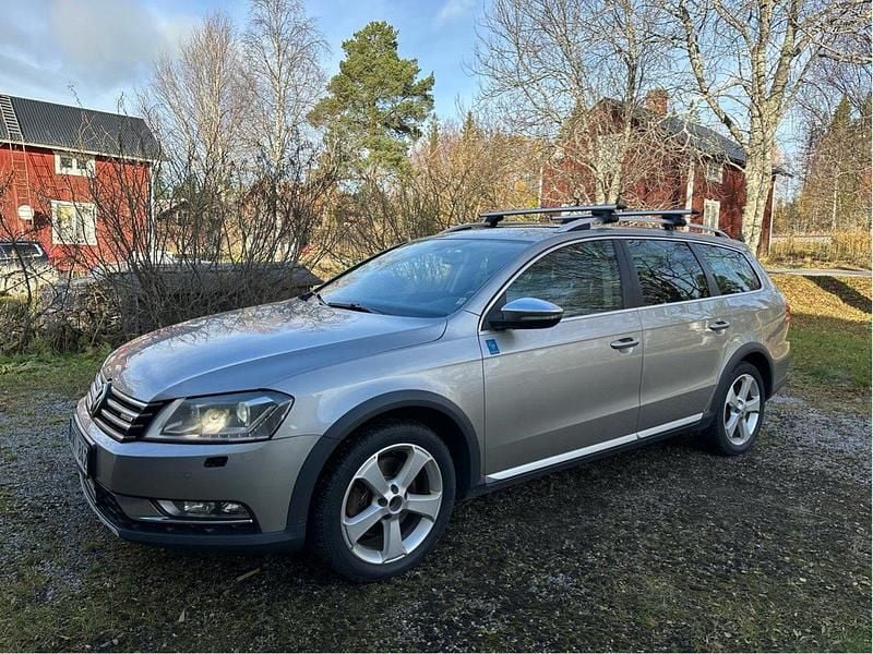 Silver Begagnad 2013 VW Passat Alltrack Kombi | 95 000 kr (Marknadspris) - Bild 1/4