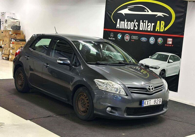 Mörkgrå Begagnad 2010 Toyota Auris Plus Halvkombi | 33 900 kr (Superpris) - Bild 1/4