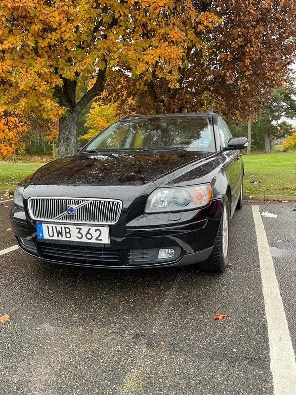 Svart Begagnad 2004 Volvo V50 Kombi | 32 000 kr (Bra pris) - Bild 1/4