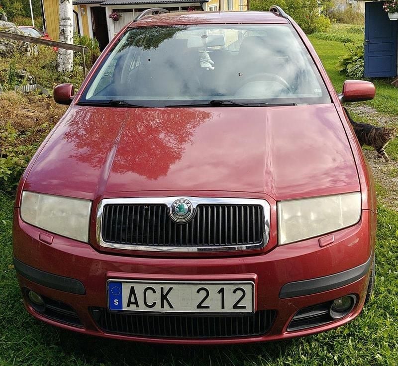 Röd Begagnad 2006 Skoda Fabia Kombi | 12 500 kr (Bra pris) - Bild 1/3