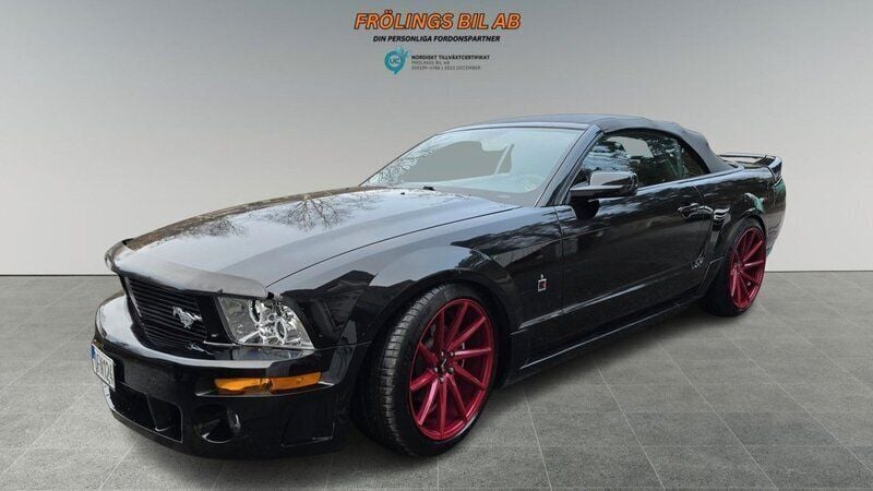 Svart Begagnad 2005 Ford Mustang Convertible Cab | 215 000 kr - Bild 1/4