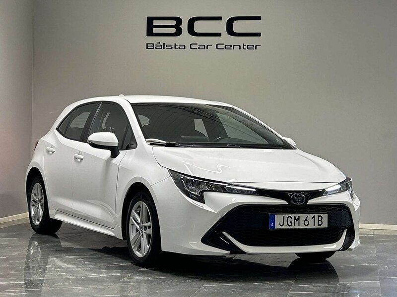Vit Begagnad 2019 Toyota Corolla Hybrid Active Halvkombi | 194 900 kr (Marknadspris) - Bild 1/3