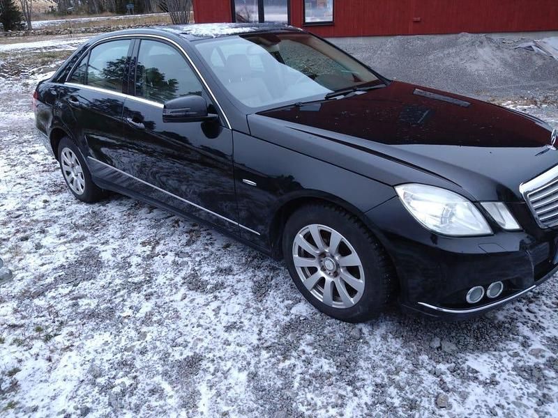 Begagnad 2010 Mercedes E250 Sedan | 60 000 kr (Marknadspris) - Bild 1/4