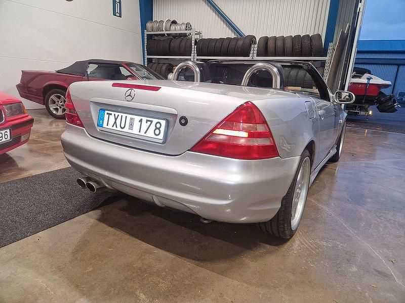 Begagnad Mercedes SLK230 AMG 193 HK (141 kW) 1998 Silver Cab