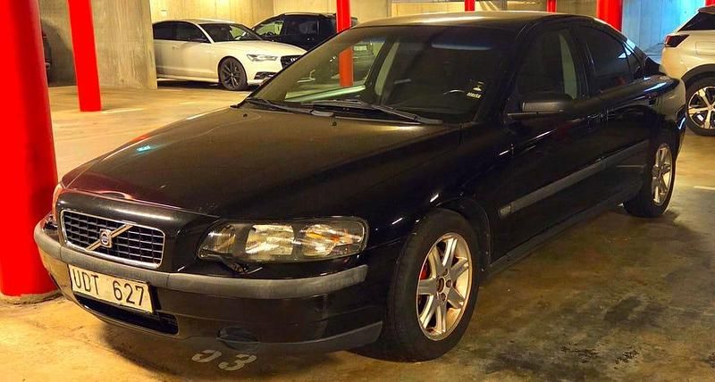 Begagnad 2004 Volvo S60 Sedan | 8 000 kr (Superpris) - Bild 1/4