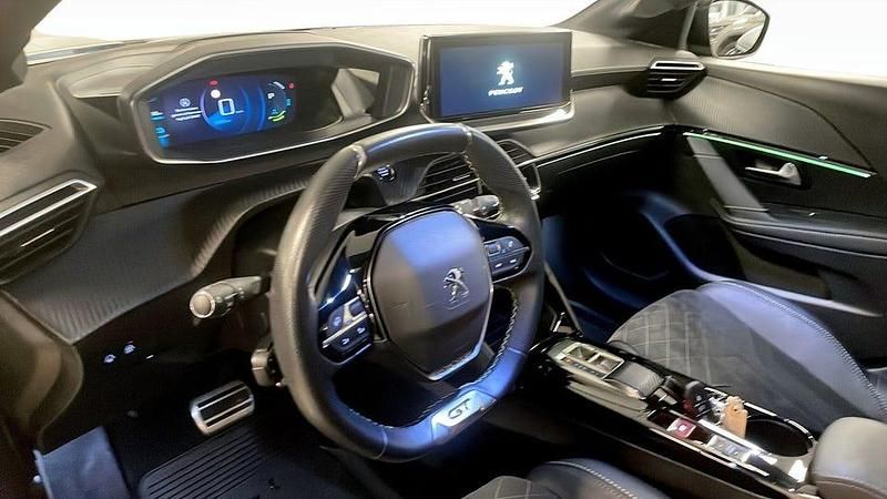Begagnad Peugeot e-208 GT-line 100 kW (136 HK) 2022 Svart Halvkombi
