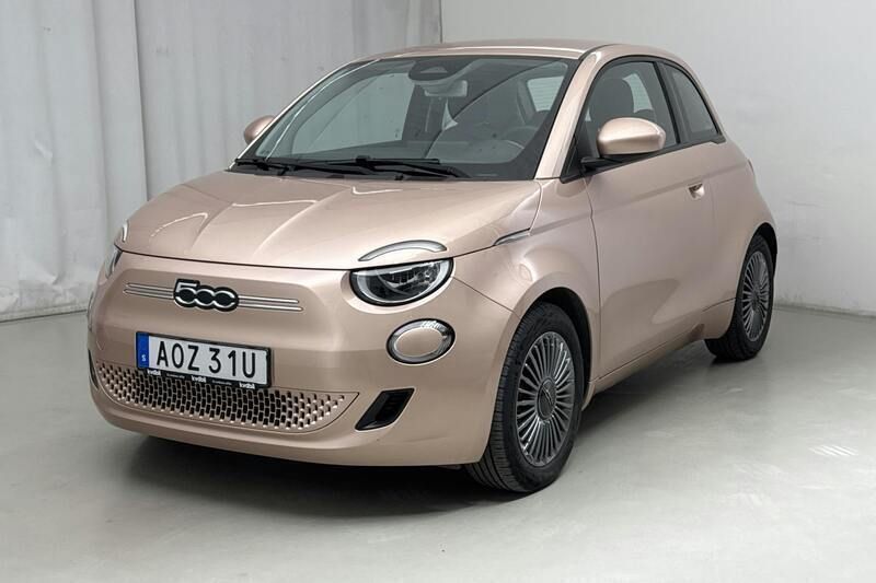 Röd Begagnad 2022 Fiat 500e Icon | 179 000 kr - Bild 1/4