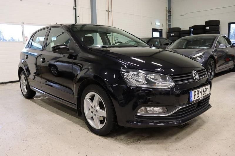 Begagnad VW Polo 90 HK (66 kW) 2016 Svart Halvkombi