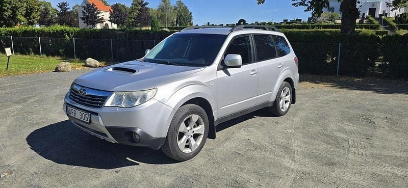 Silver Begagnad 2010 Subaru Forester SUV | 34 500 kr (Marknadspris) - Bild 1/4
