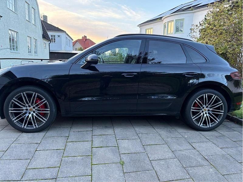 Svart Begagnad 2017 Porsche Macan GTS Sport SUV | 411 000 kr (Bra pris) - Bild 1/4