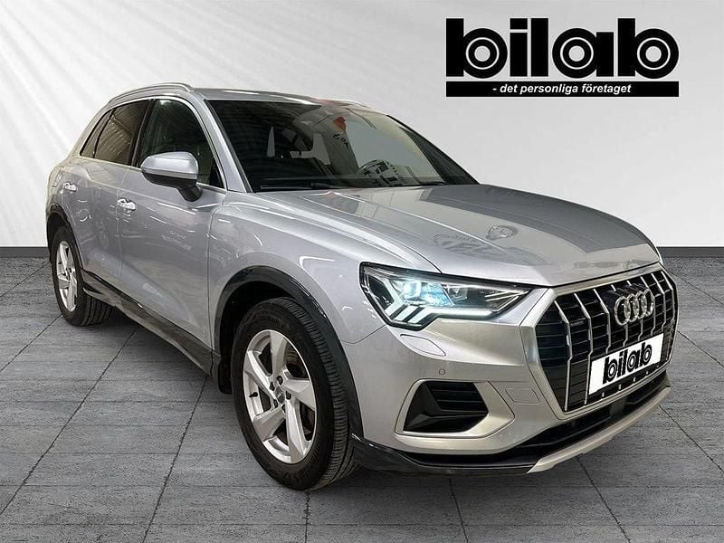 Silver Begagnad 2019 Audi Q3 Premium SUV | 289 000 kr (Marknadspris) - Bild 1/4