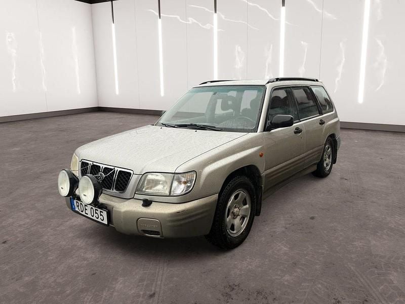 Ljusgrå (grå) Begagnad 2000 Subaru Forester SUV | 26 900 kr - Bild 1/4